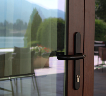 Системи за прозорци и врати